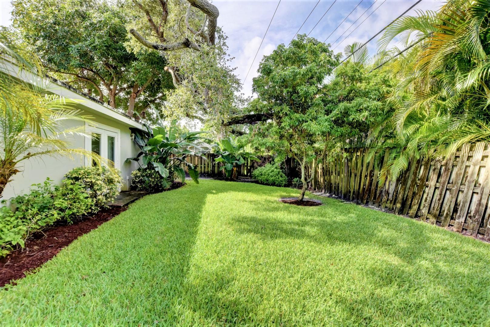 501 Southwest 8th Terrace Boca Raton, FL 33486 - Photo 24 of 28 Back yard off master