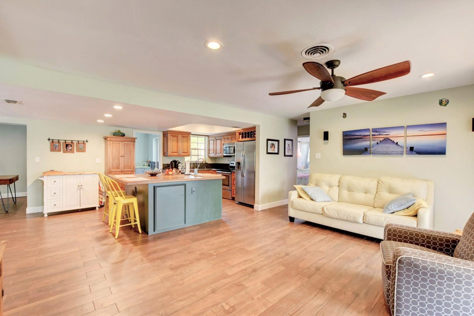 501 Southwest 8th Terrace Boca Raton, FL 33486 - Photo 6 of 28 Entry living to Kitchen