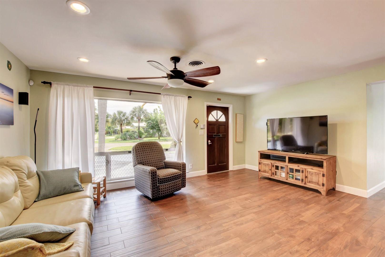 501 Southwest 8th Terrace Boca Raton, FL 33486 - Photo 8 of 28 Living