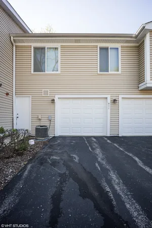 $2,400 | 411 Stevenson Place, Vernon Hills, IL 60061