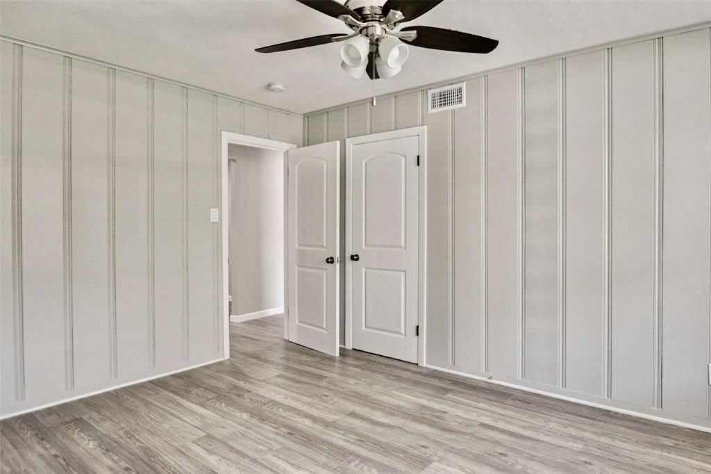 7906 Hammerly Boulevard Houston, TX 77055 - Photo 18 of 22 a view of a livingroom with wooden floor
