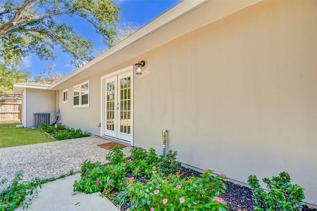 7906 Hammerly Boulevard Houston, TX 77055 - Photo 19 of 22 a front view of a house with garden