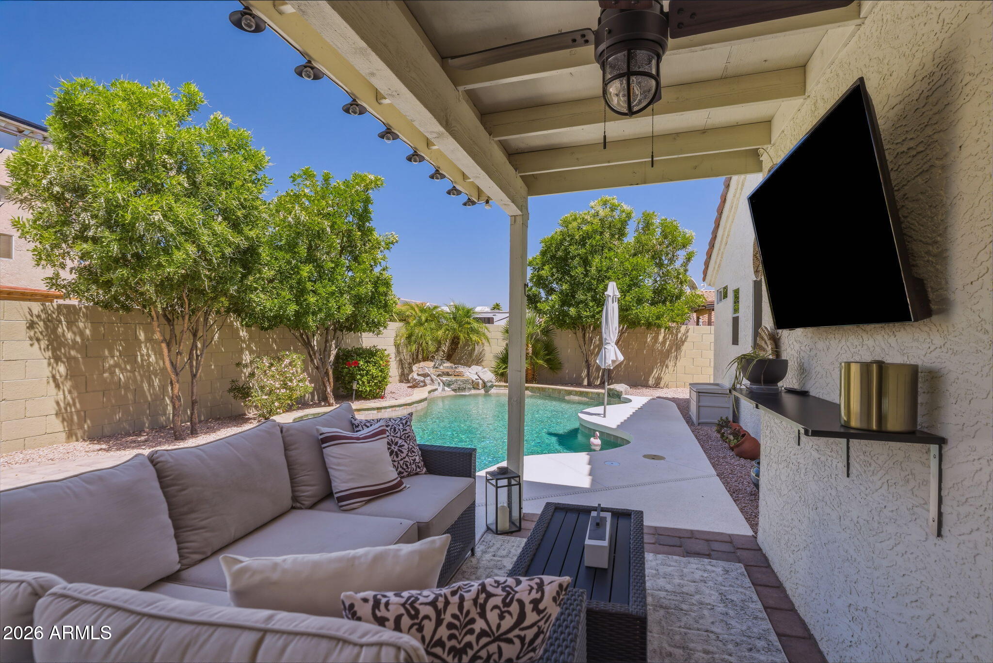 9242 West St John Road Peoria, AZ 85382 - Photo 47 of 59 a view of a livingroom with furniture