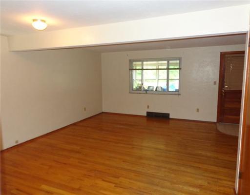 300 Soose Road Pittsburgh, PA 15209 - Photo 6 of 8 Living Room.