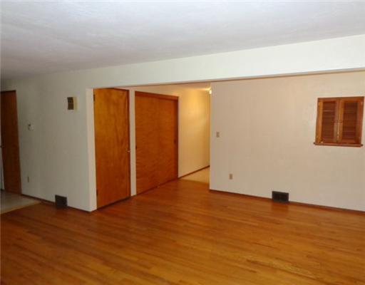 300 Soose Road Pittsburgh, PA 15209 - Photo 8 of 8 Living Room.