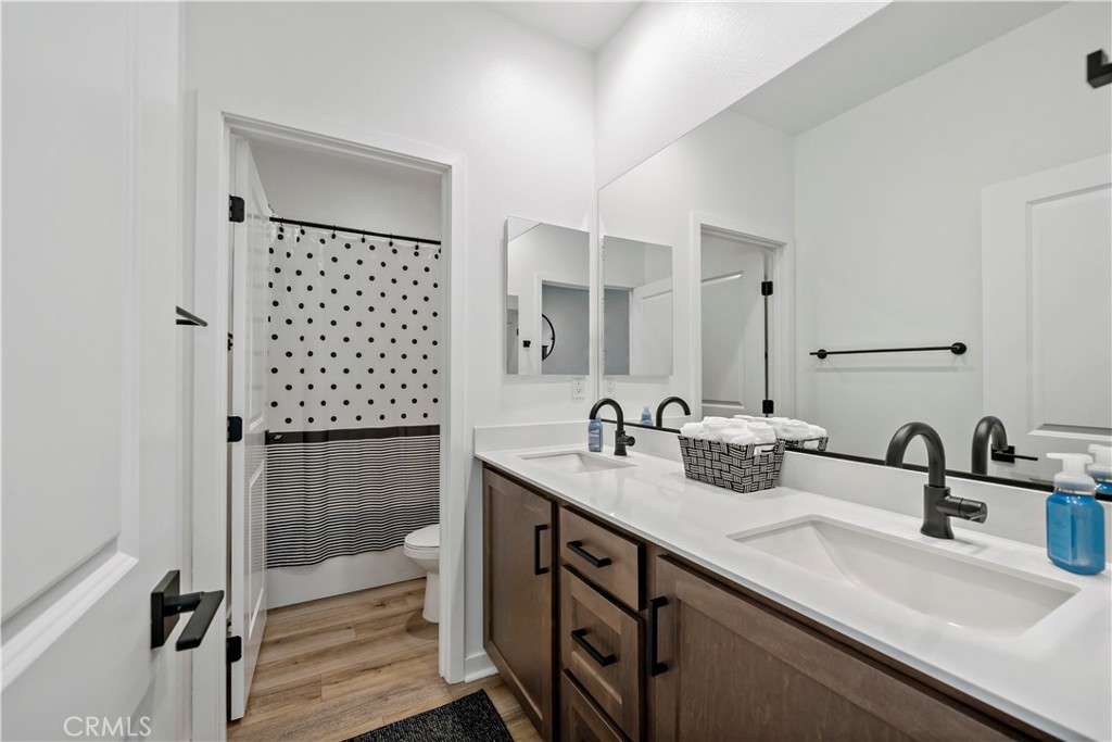 32230 Penstemon Way Temecula, CA 92591 - Photo 34 of 61 Guest full bath