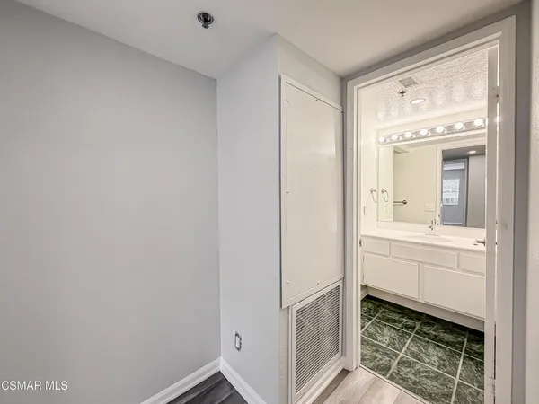 $2,600 | 5744 Oak Bend Lane, Unit 203, Oak Park, CA 91377