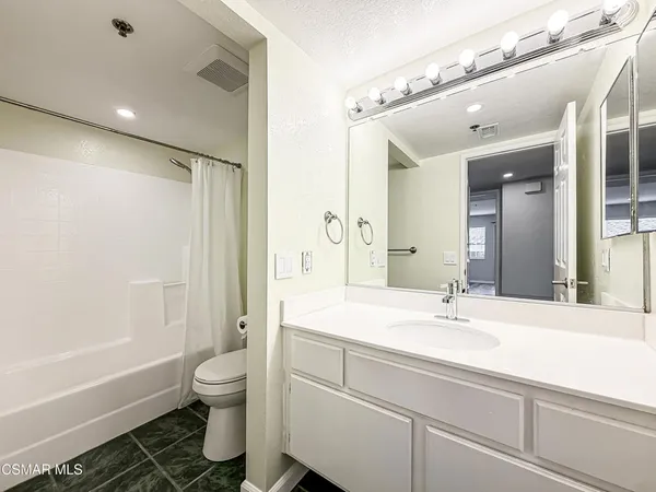 $2,600 | 5744 Oak Bend Lane, Unit 203, Oak Park, CA 91377