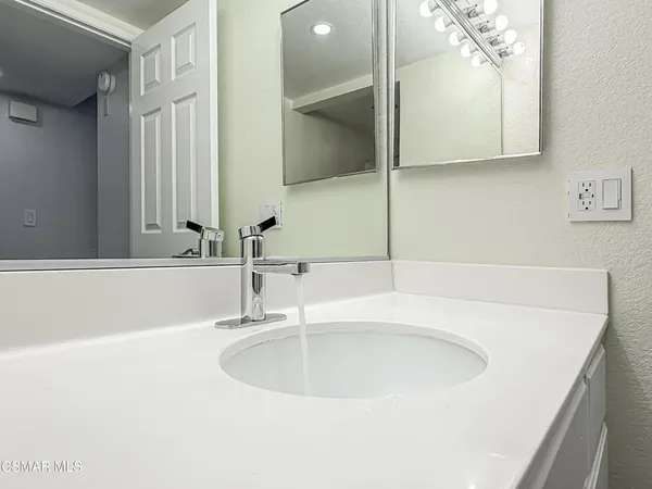$2,600 | 5744 Oak Bend Lane, Unit 203, Oak Park, CA 91377