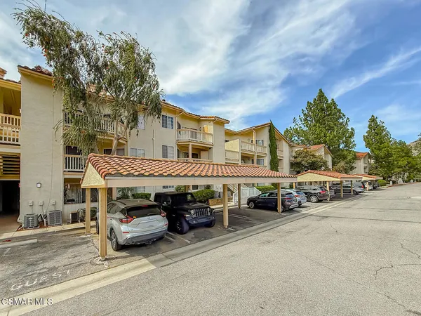 $2,600 | 5744 Oak Bend Lane, Unit 203, Oak Park, CA 91377