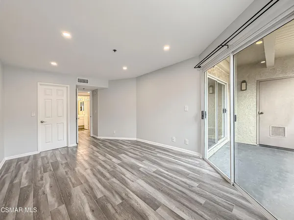 $2,600 | 5744 Oak Bend Lane, Unit 203, Oak Park, CA 91377