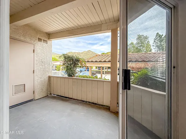 $2,600 | 5744 Oak Bend Lane, Unit 203, Oak Park, CA 91377