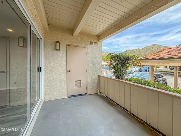 $2,600 | 5744 Oak Bend Lane, Unit 203, Oak Park, CA 91377