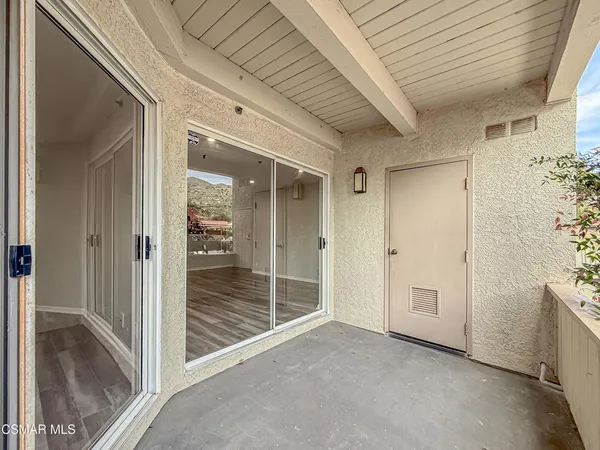 $2,600 | 5744 Oak Bend Lane, Unit 203, Oak Park, CA 91377
