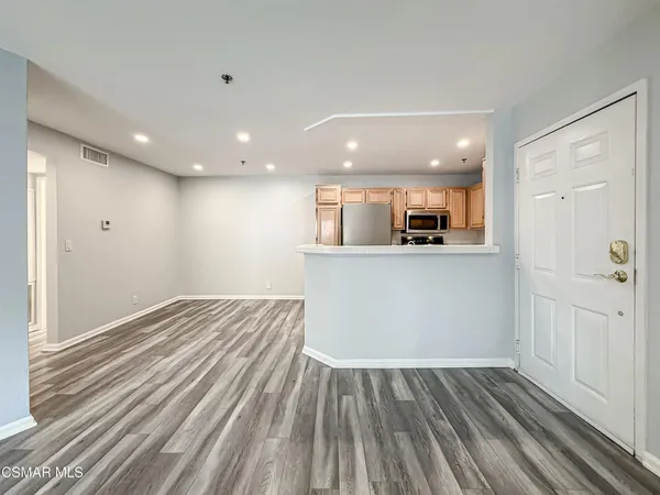 $2,600 | 5744 Oak Bend Lane, Unit 203, Oak Park, CA 91377