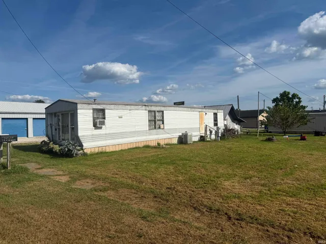 $30,000 | 104 Southwest 3rd Street, Loogootee, IN 47553