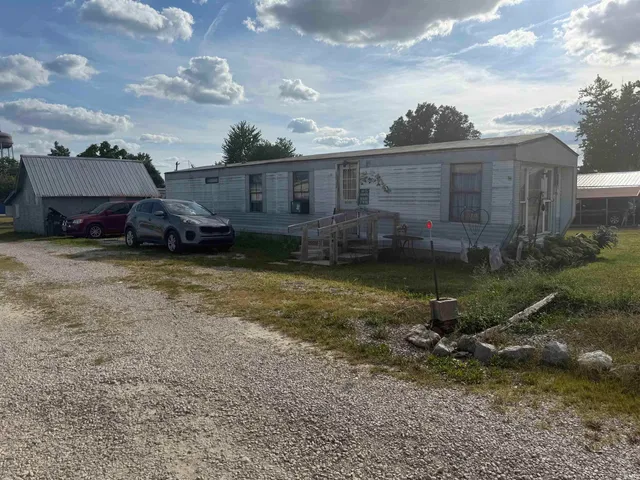 $30,000 | 104 Southwest 3rd Street, Loogootee, IN 47553