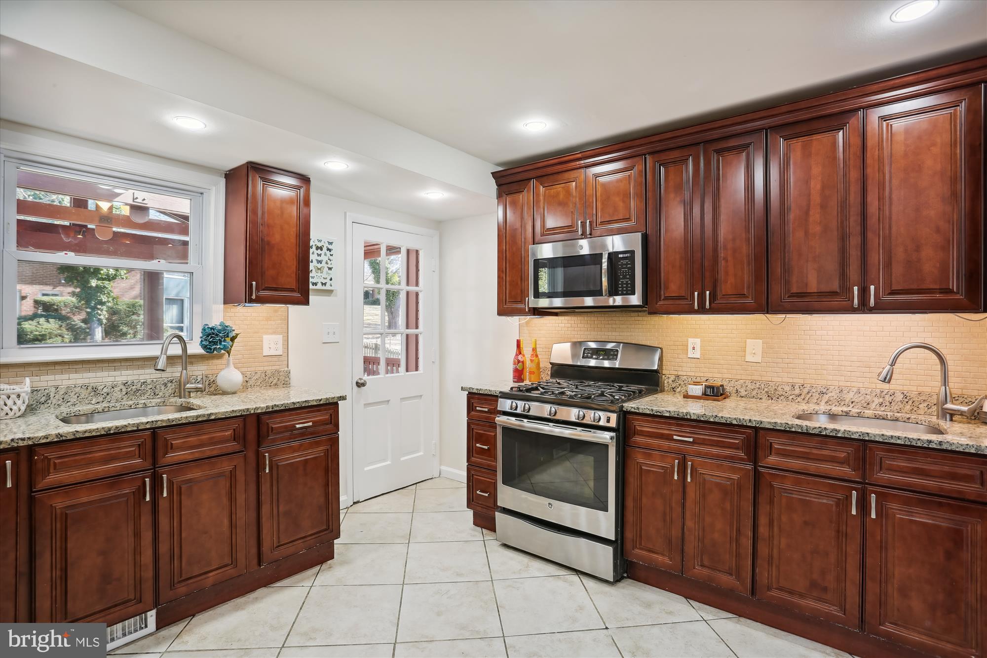 10807 Meadowhill Road Silver Spring, MD 20901 - Photo 13 of 42 Kitchen