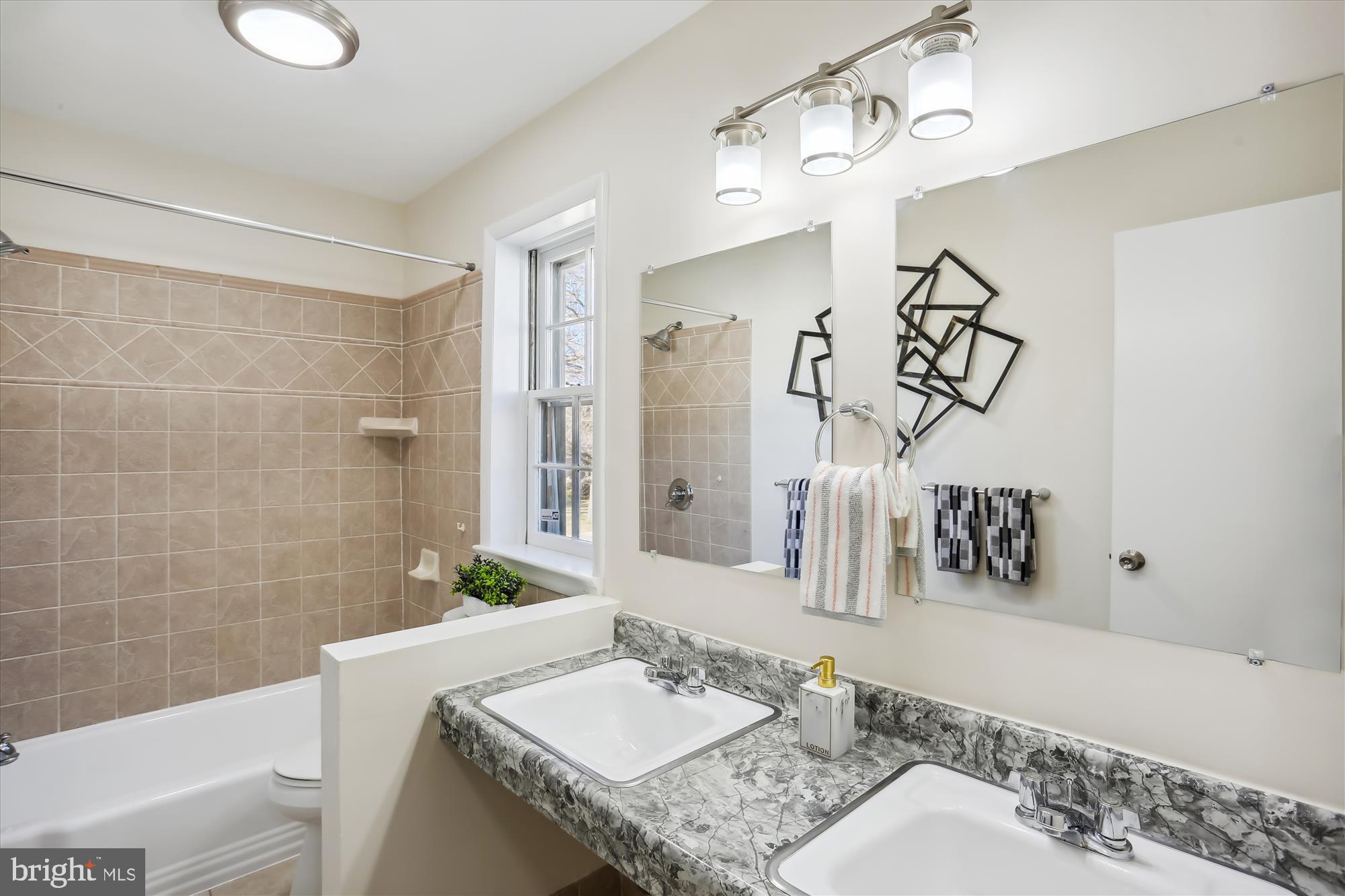 10807 Meadowhill Road Silver Spring, MD 20901 - Photo 26 of 42 Bathroom 2 - Upper Level 1