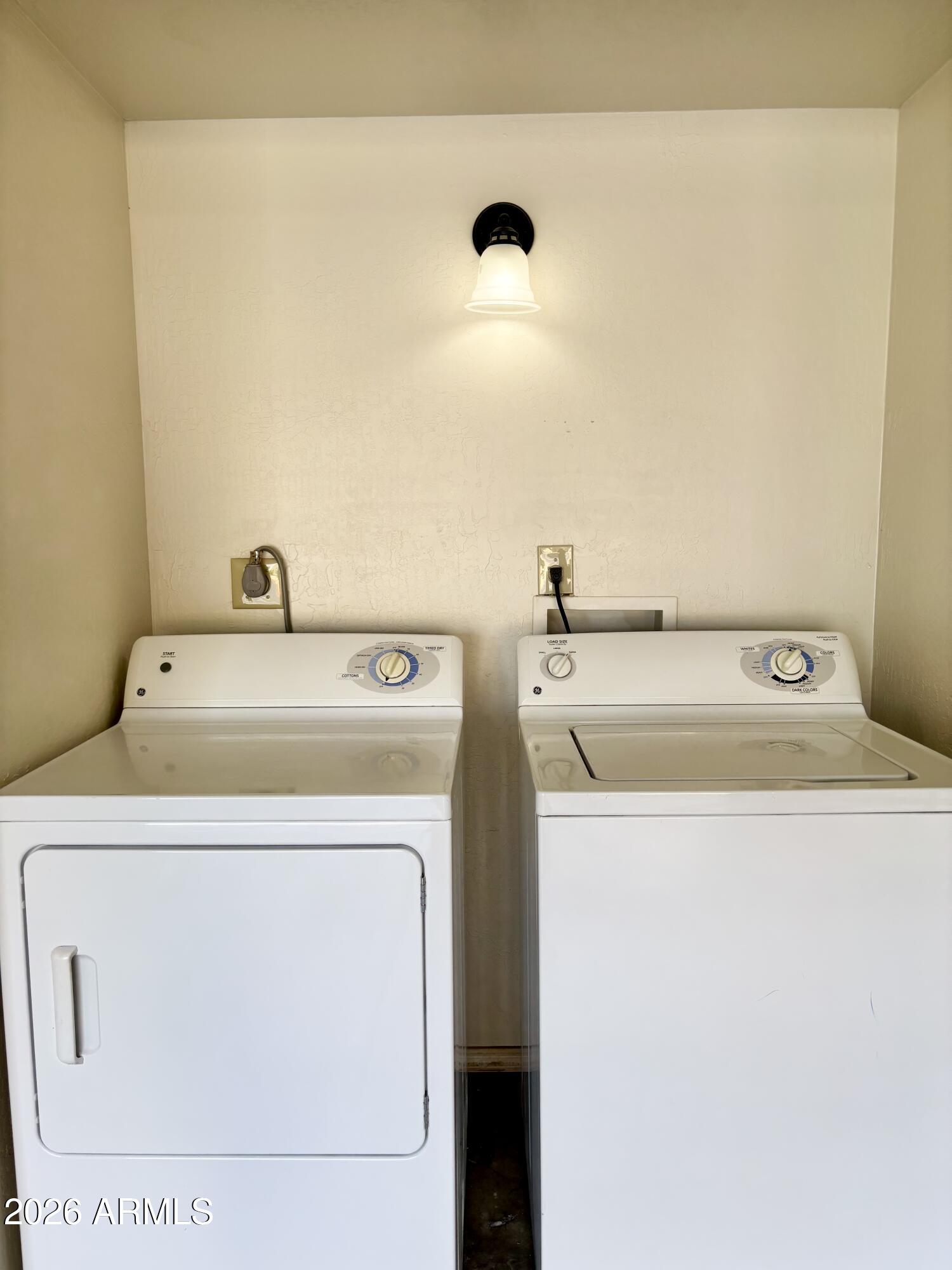 4213 West Calavar Road Phoenix, AZ 85053 - Photo 17 of 20 Laundry