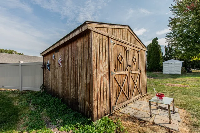 a view of backyard with tub