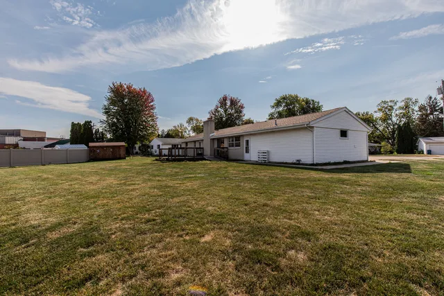 a view of a house with a yard