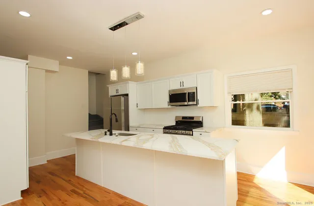 $4,000 | 62 Whitney Street, Hartford, CT 06105