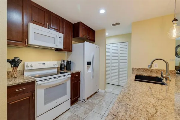 $3,000 | 3001 58th Avenue South, Unit 1014, St. Petersburg, FL 33712