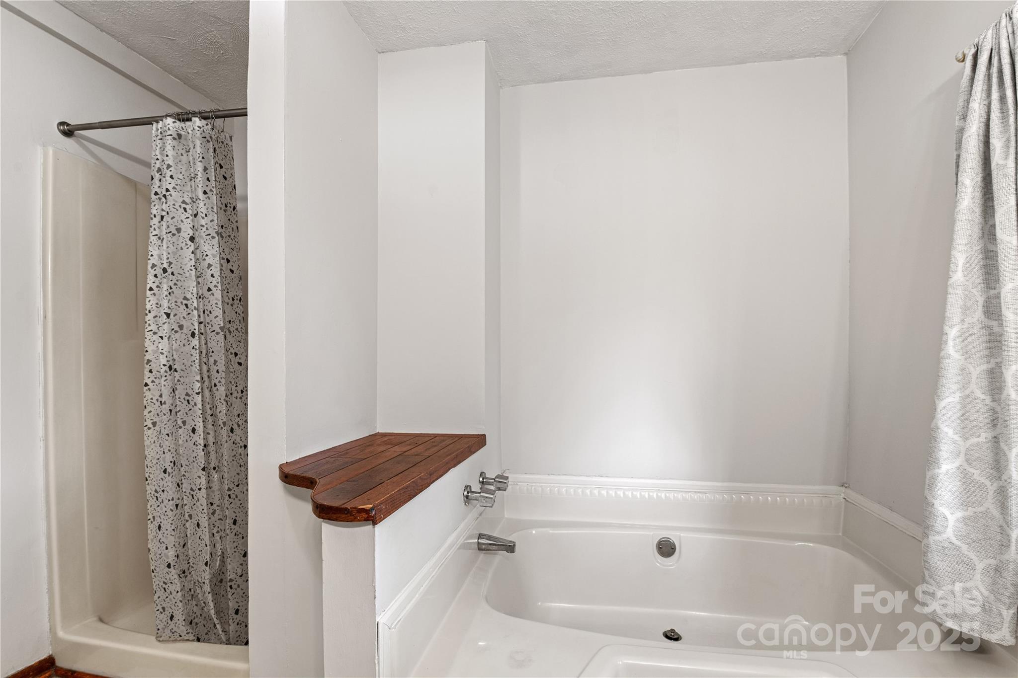 29 Le-An-Hurst Road Asheville, NC 28803 - Photo 14 of 22 a bathroom with a bath tub and shower