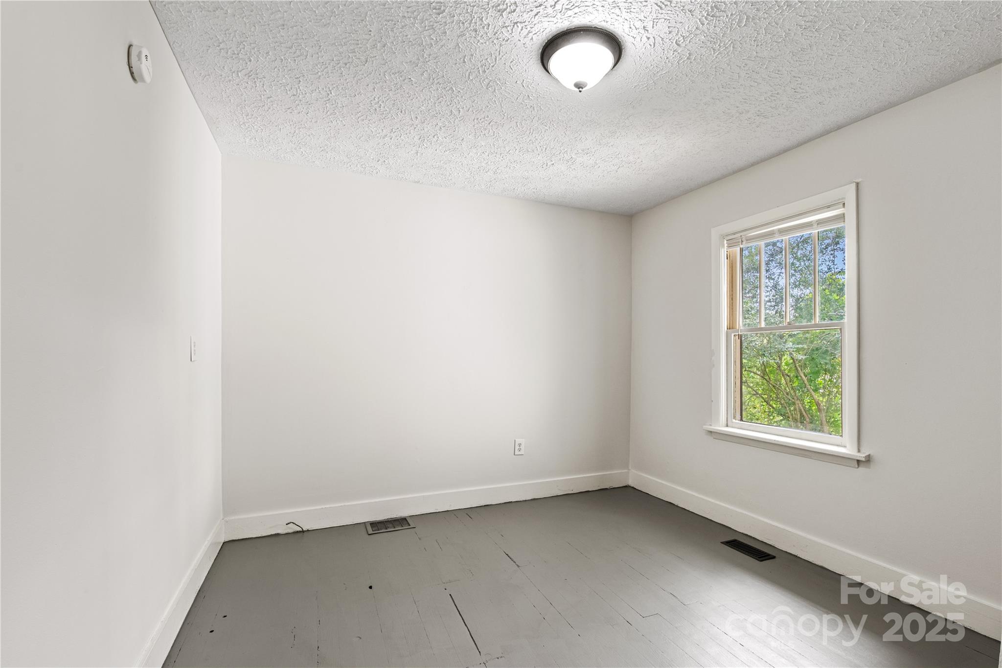 29 Le-An-Hurst Road Asheville, NC 28803 - Photo 17 of 22 an empty room with a window