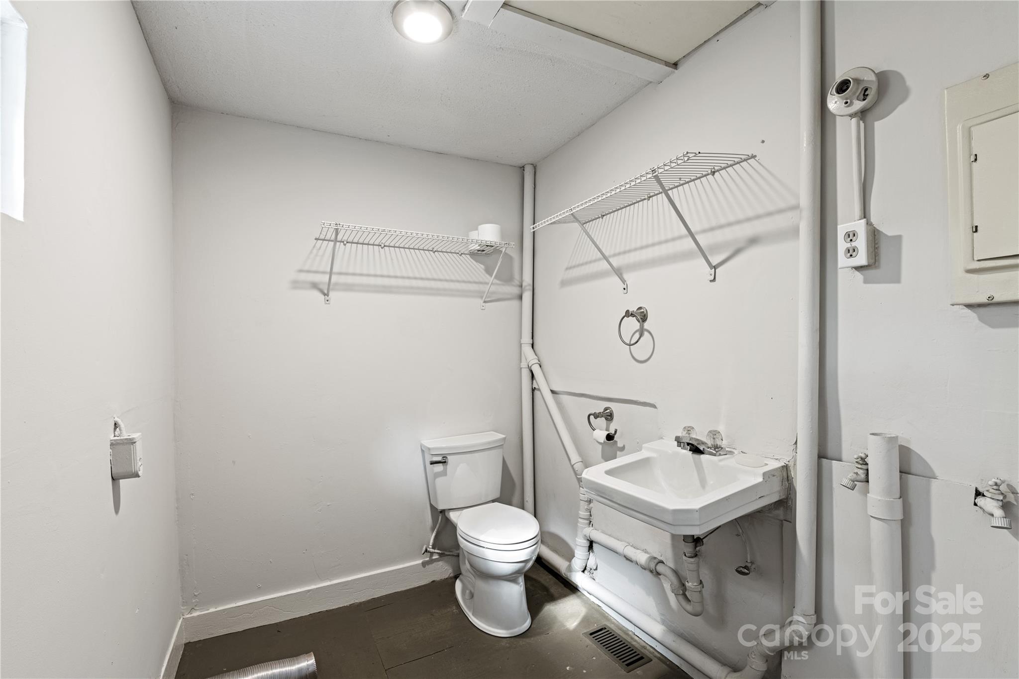 29 Le-An-Hurst Road Asheville, NC 28803 - Photo 18 of 22 a bathroom with a toilet a sink and mirror