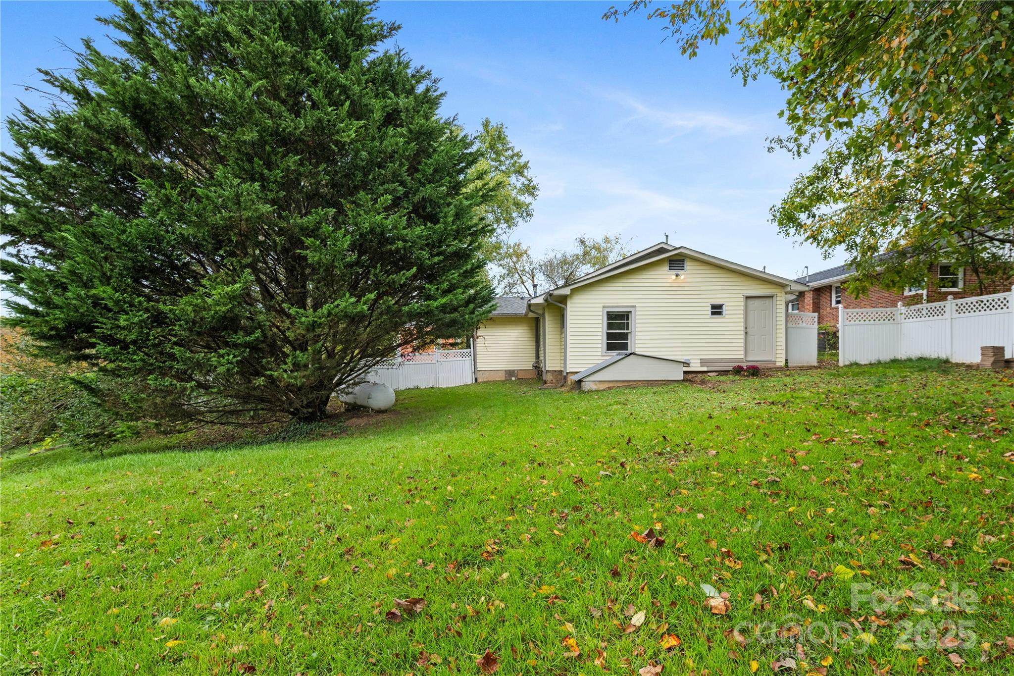 29 Le-An-Hurst Road Asheville, NC 28803 - Photo 21 of 22 a view of a house with backyard