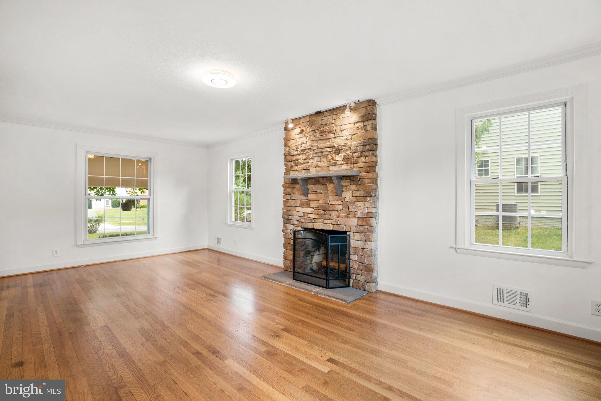 13908 Schaeffer Road Germantown, MD 20874 - Photo 10 of 72 Gallery Image 10
