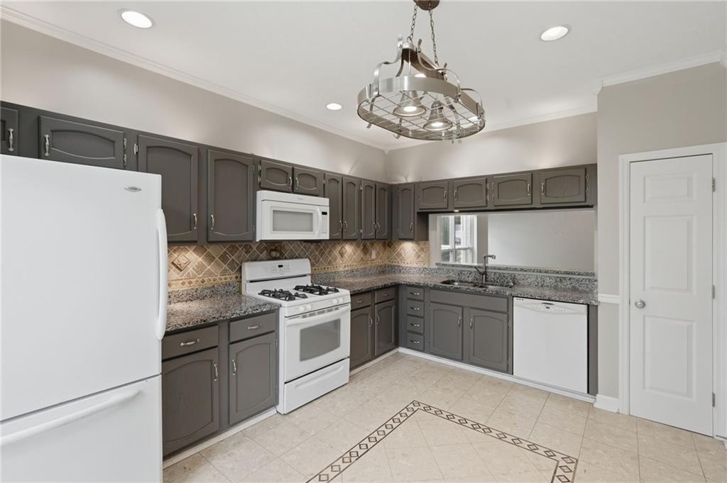694 Shore View Lithonia, GA 30058 - Photo 11 of 39