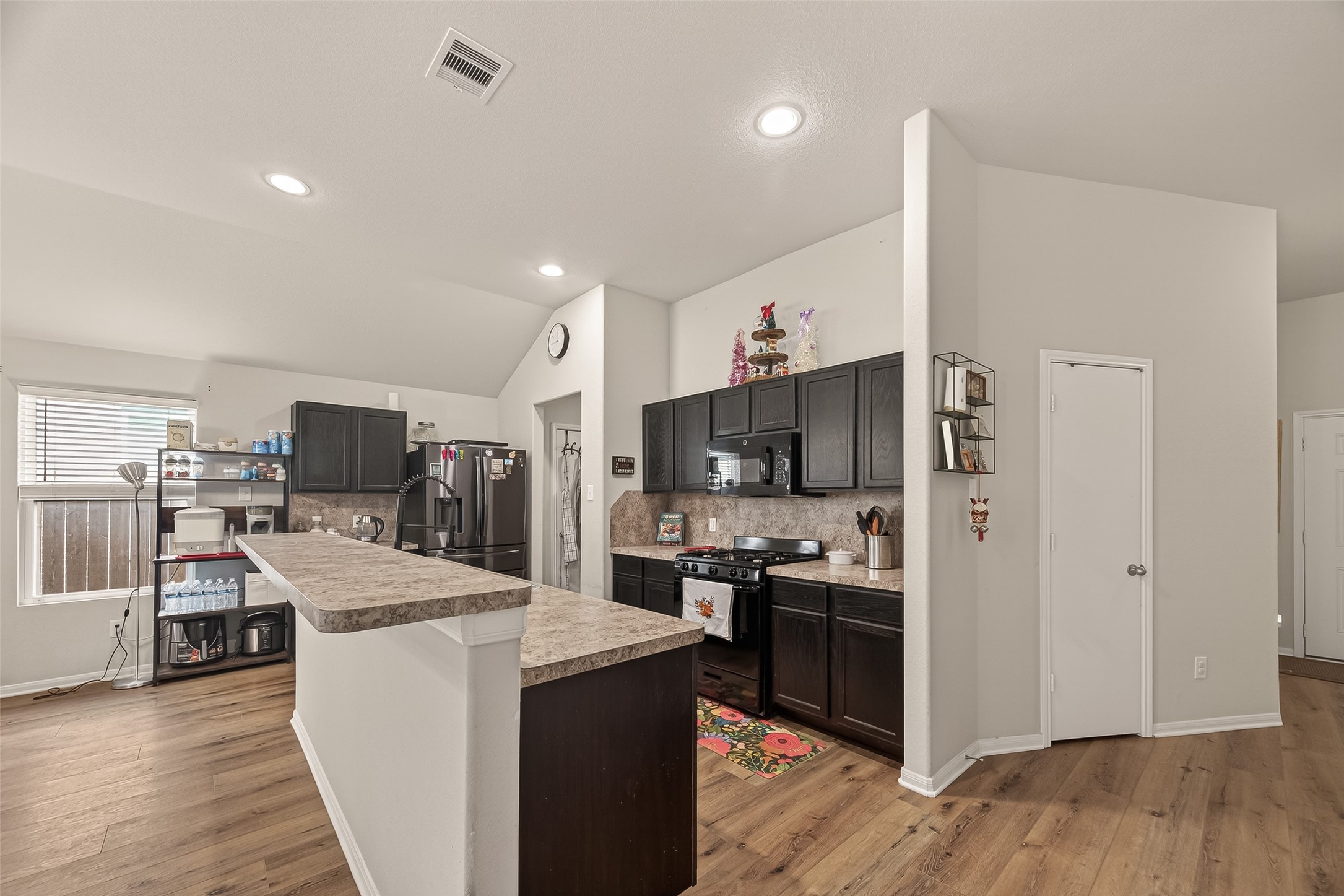 11311 Cascading Stream Way Houston, TX 77044 - Photo 18 of 33 Kitchen