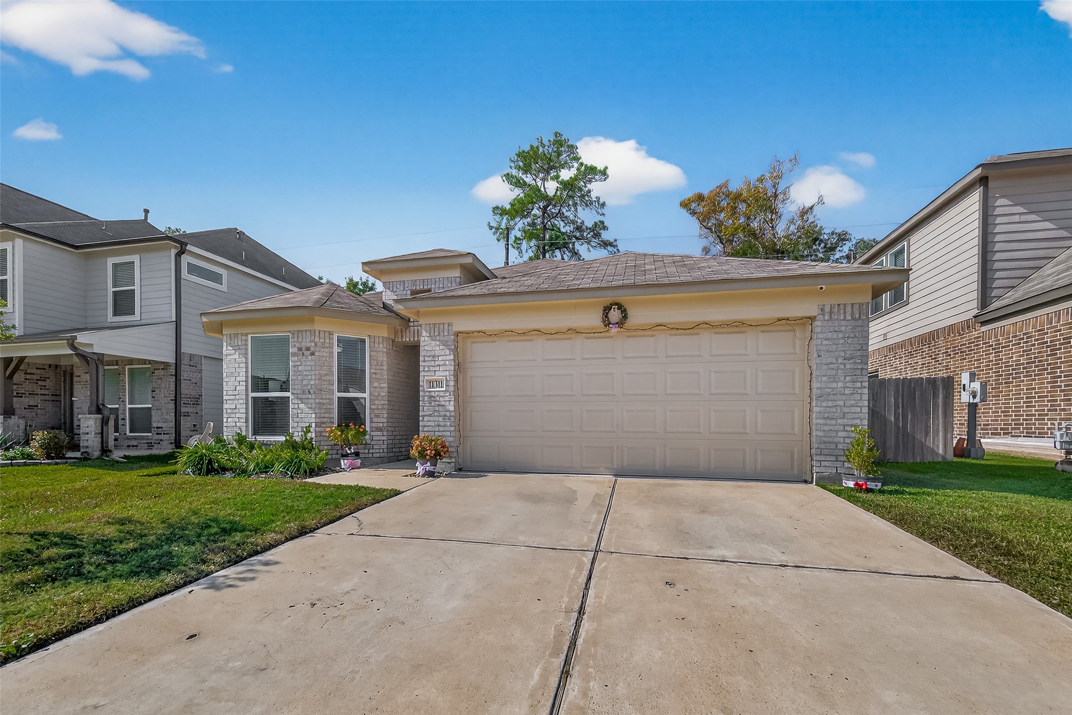 11311 Cascading Stream Way Houston, TX 77044 - Photo 5 of 33 a front view of house with yard