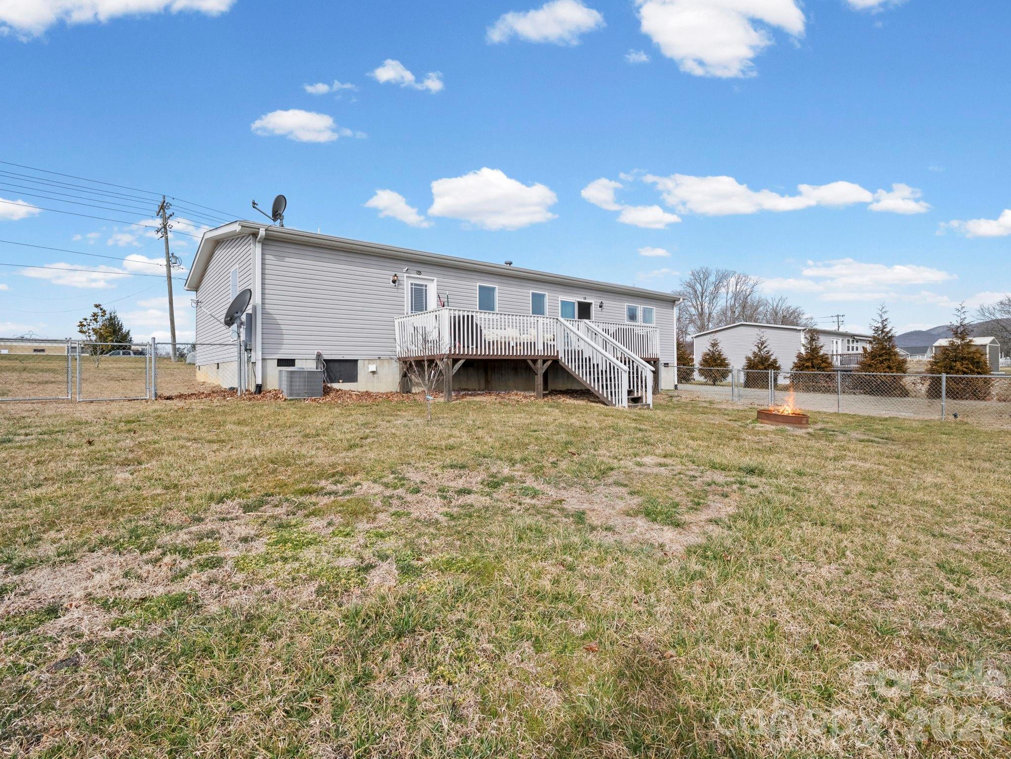 1796 Pilot Mountain Road Hendersonville, NC 28792 - Photo 7 of 26 a big room with yard and a garage