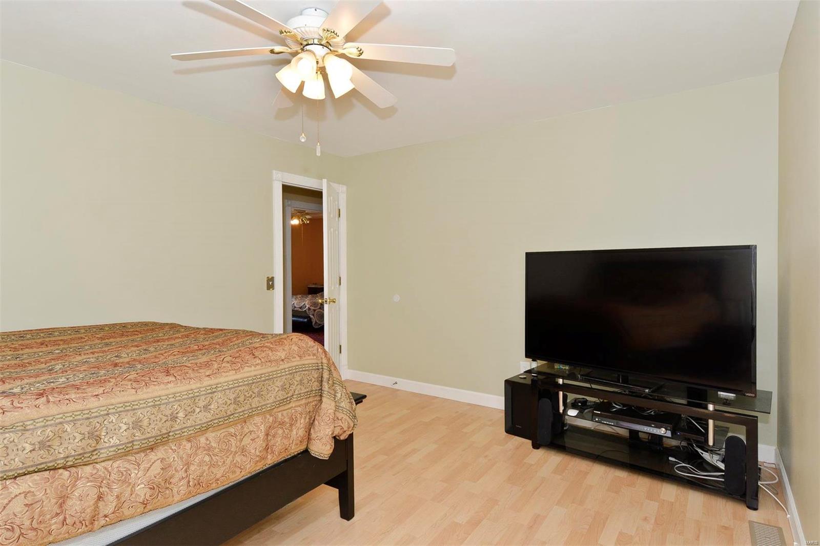 2574 England Town Road St. Louis, MO 63129 - Photo 22 of 40