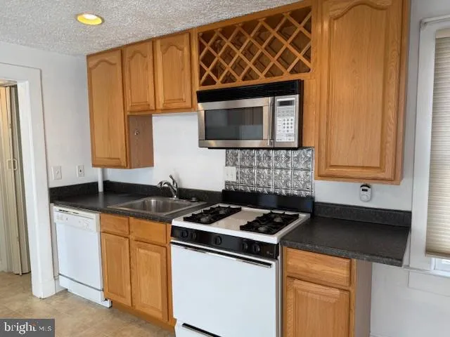 $1,725 | 15 Brewer Avenue, Unit B, Annapolis, MD 21401