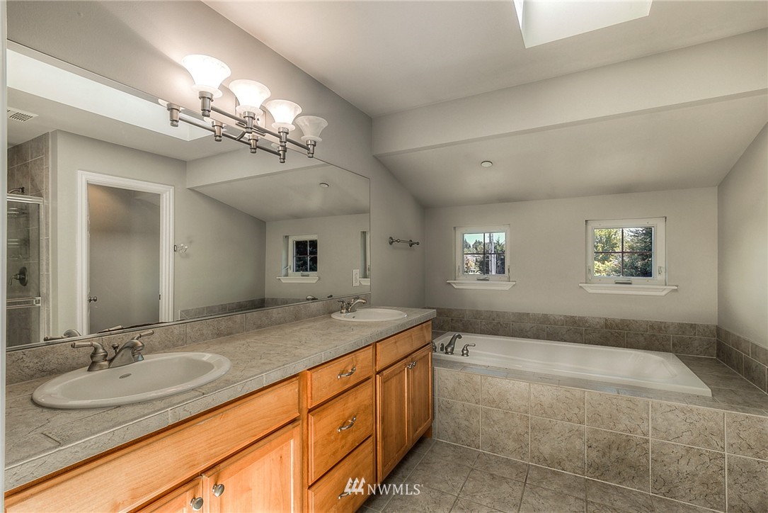 2011 Elma Place Northeast Renton, WA 98059 - Photo 23 of 24