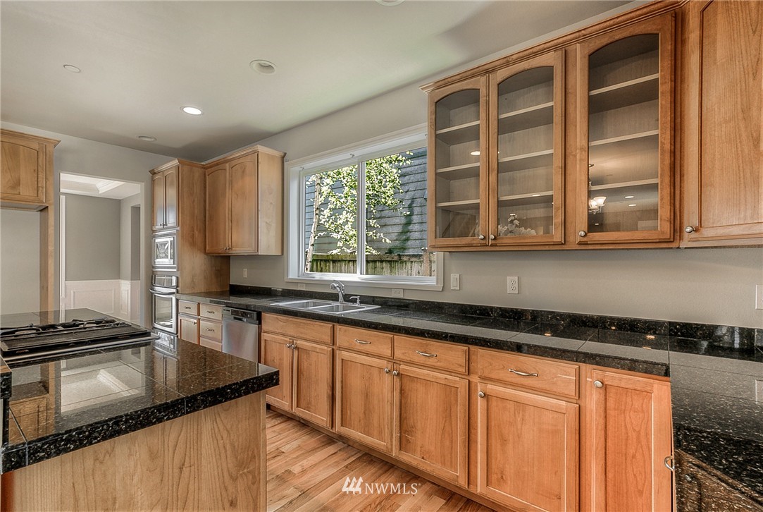 2011 Elma Place Northeast Renton, WA 98059 - Photo 9 of 24