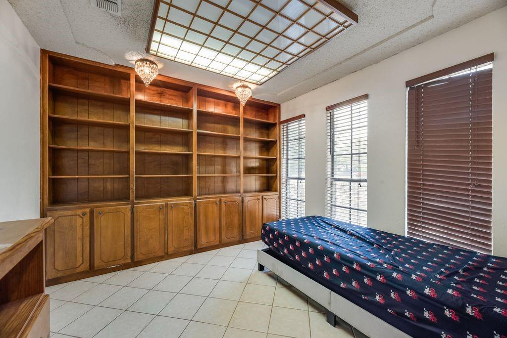 22 Spring Oaks Road Burleson, TX 76028 - Photo 18 of 34 Gallery Image 18