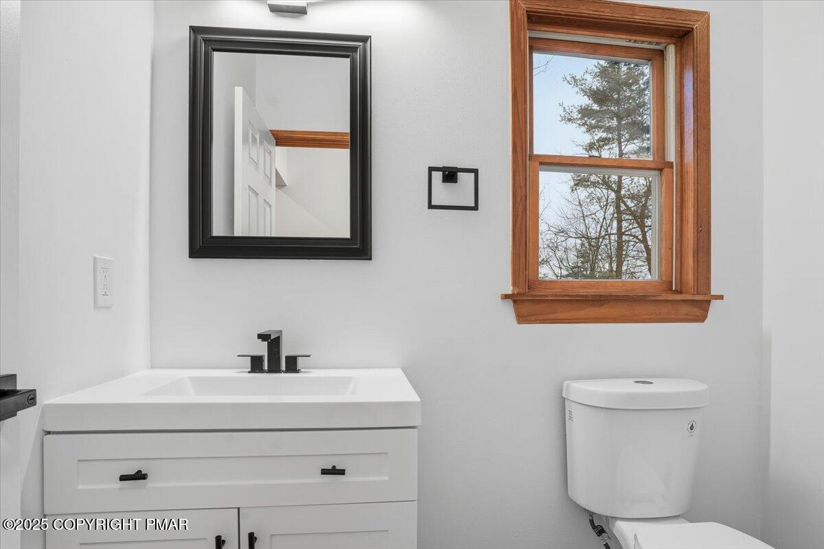 1395 Kelly Road Stroudsburg, PA 18360 - Photo 28 of 48 a bathroom with a toilet a sink and mirror