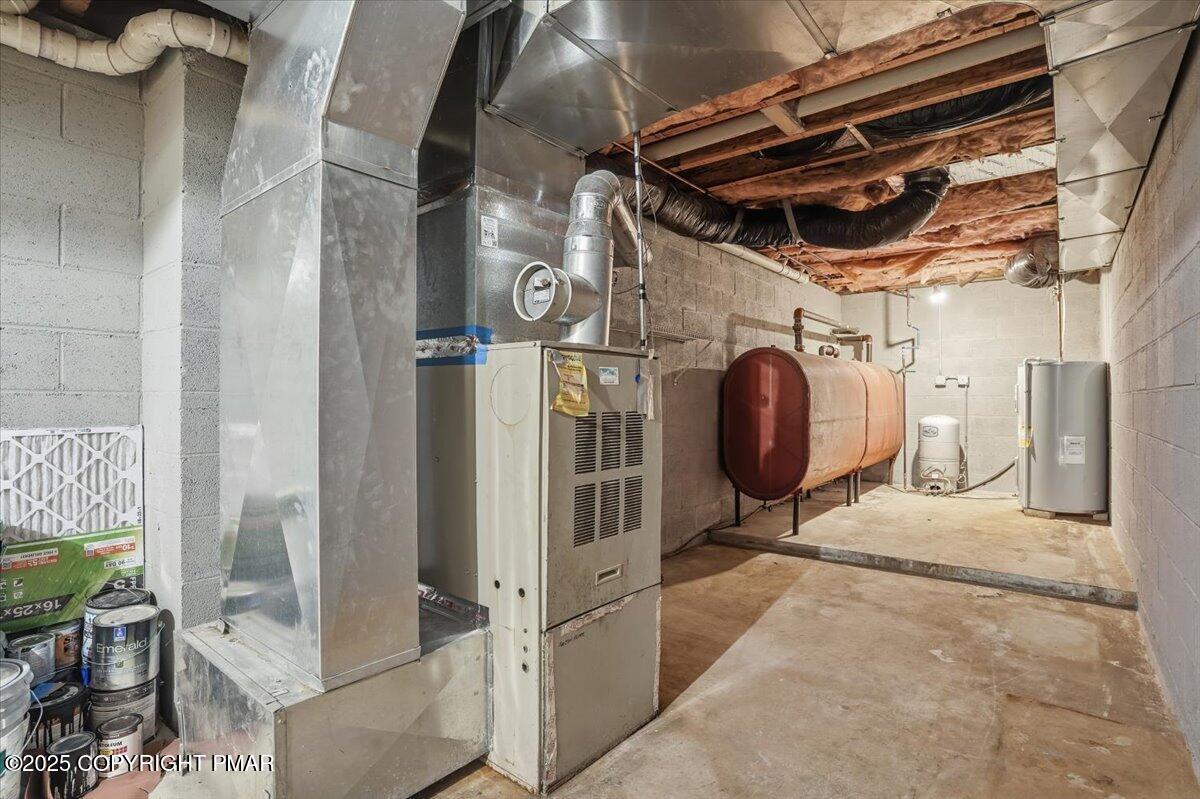 1395 Kelly Road Stroudsburg, PA 18360 - Photo 48 of 48 a view of a storage room