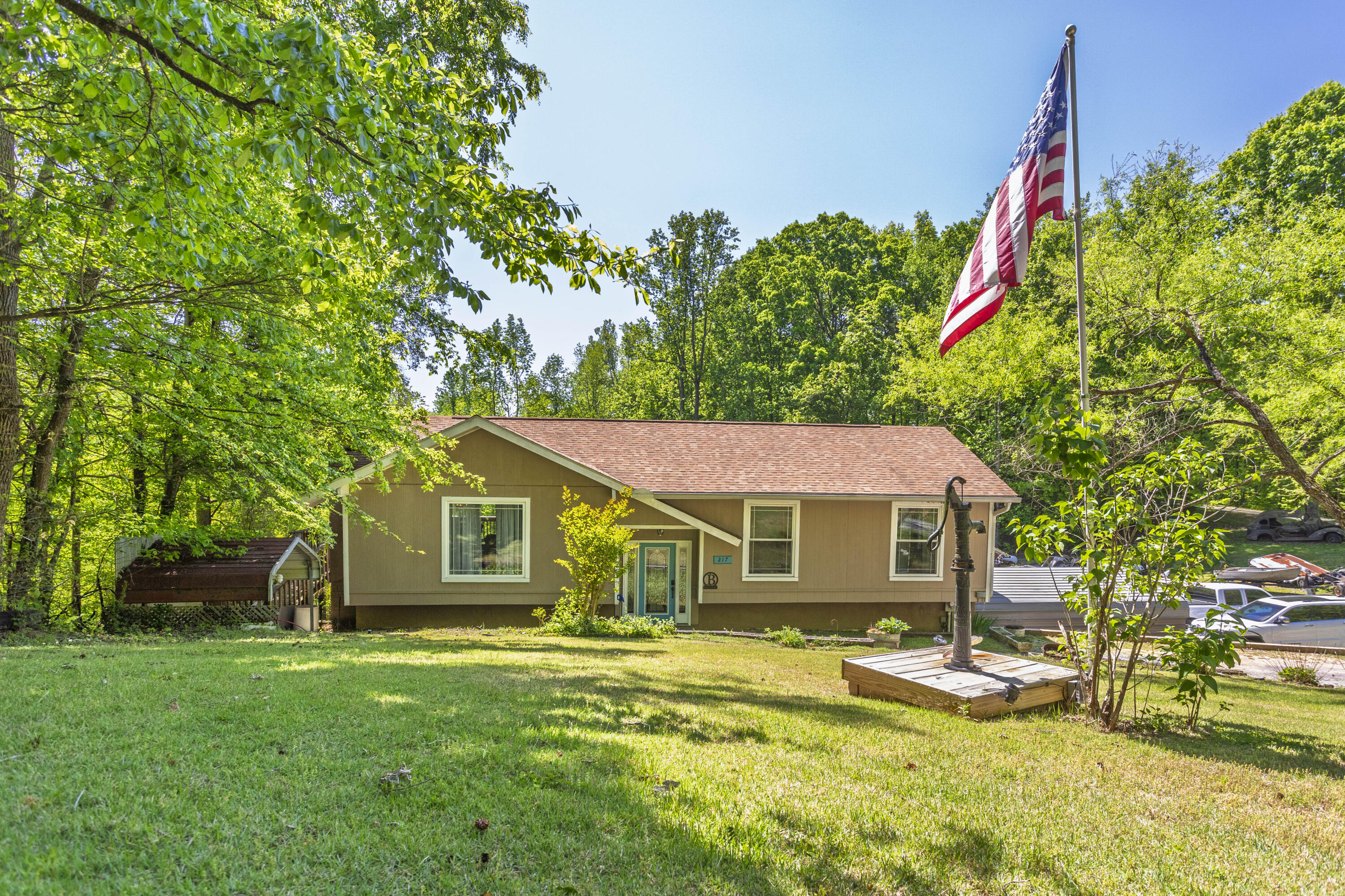 217 Roberts Road Spring City, TN 37381 - Photo 3 of 52 03