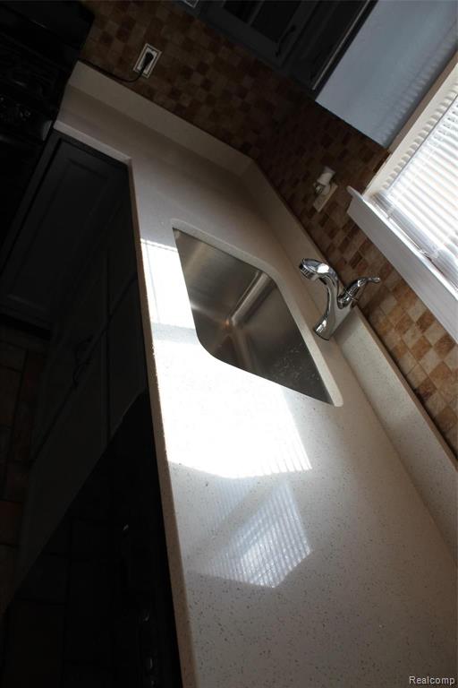 46409 Aarons Way Canton, MI 48188 - Photo 9 of 53