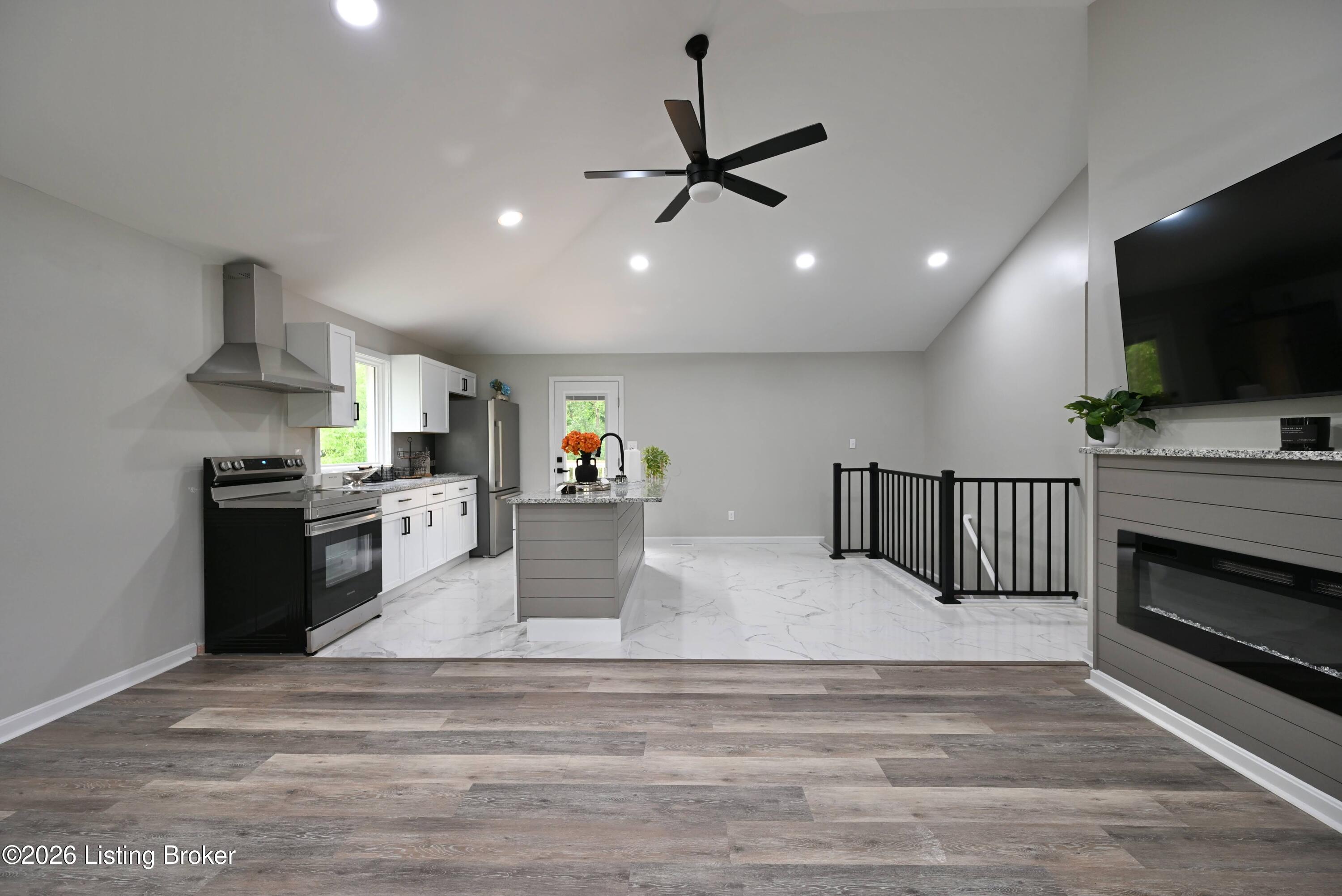 5921 BlueStone Road Louisville, KY 40219 - Photo 9 of 54 DSC_5608