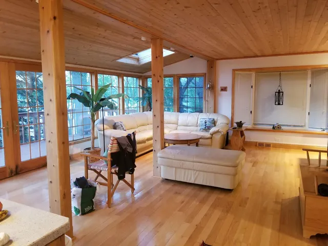 $1,379,999 | W2060 Kings Lane, East Troy, WI 53120