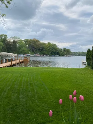 $1,379,999 | W2060 Kings Lane, East Troy, WI 53120