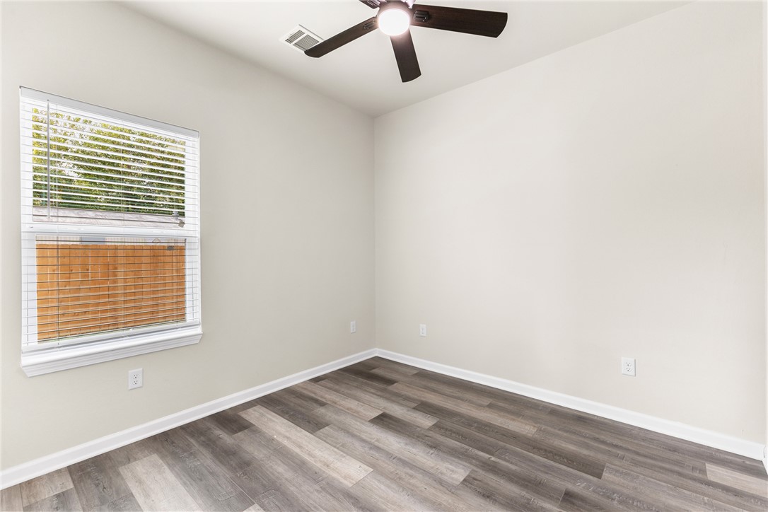 1601 West 17th Street Bryan, TX 77803 - Photo 12 of 16 an empty room with a window